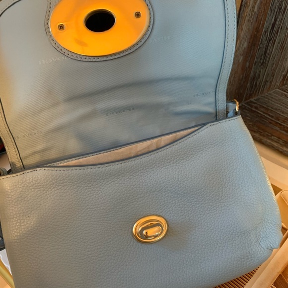 NWT Coach Clutch Pebble Leather Turnlock CrossBody Bag F52896 Pale Blue - Picture 4 of 6
